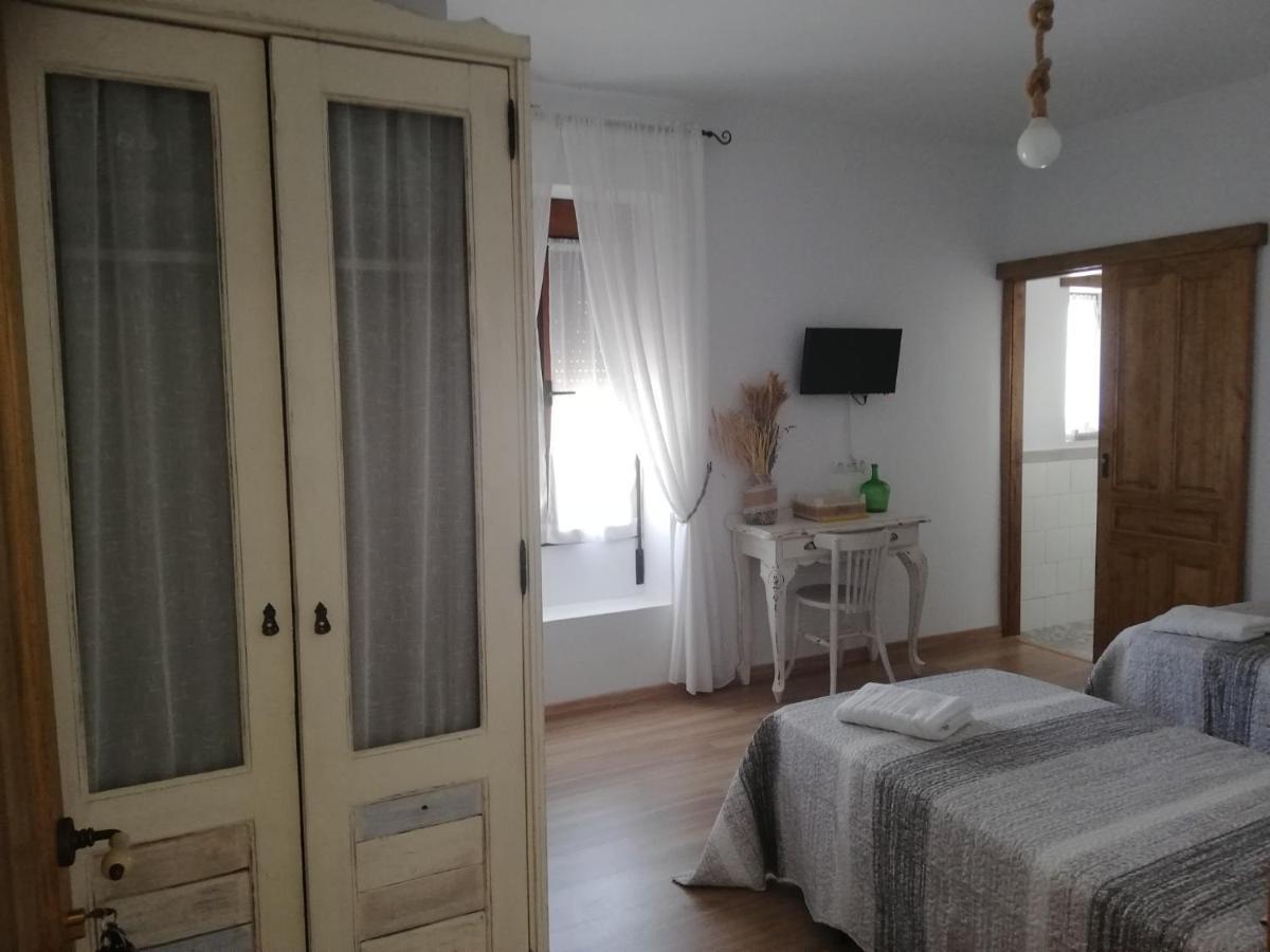 Hostal El Lugar De La Mancha Argamasilla De Alba Luaran gambar