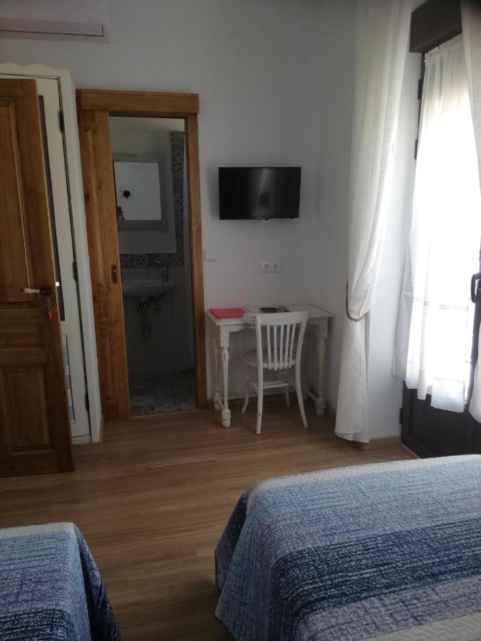 Hostal El Lugar De La Mancha Argamasilla De Alba Luaran gambar
