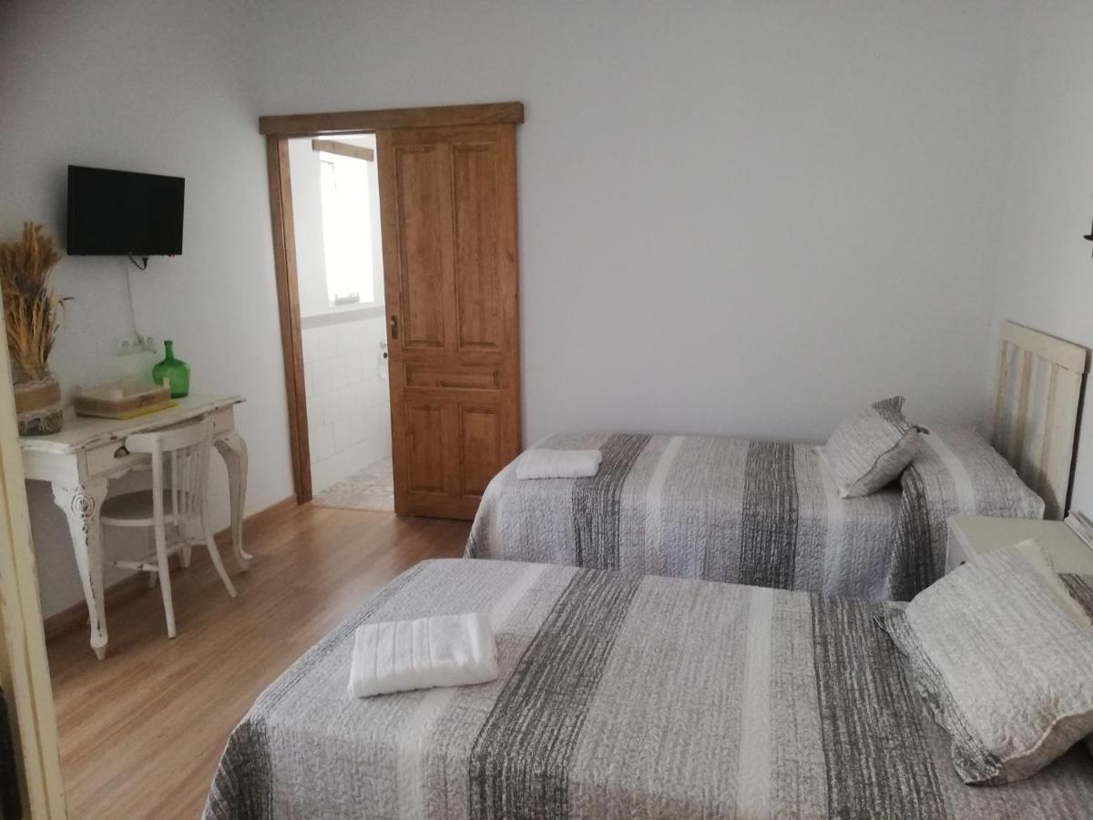 Hostal El Lugar De La Mancha Argamasilla De Alba Luaran gambar